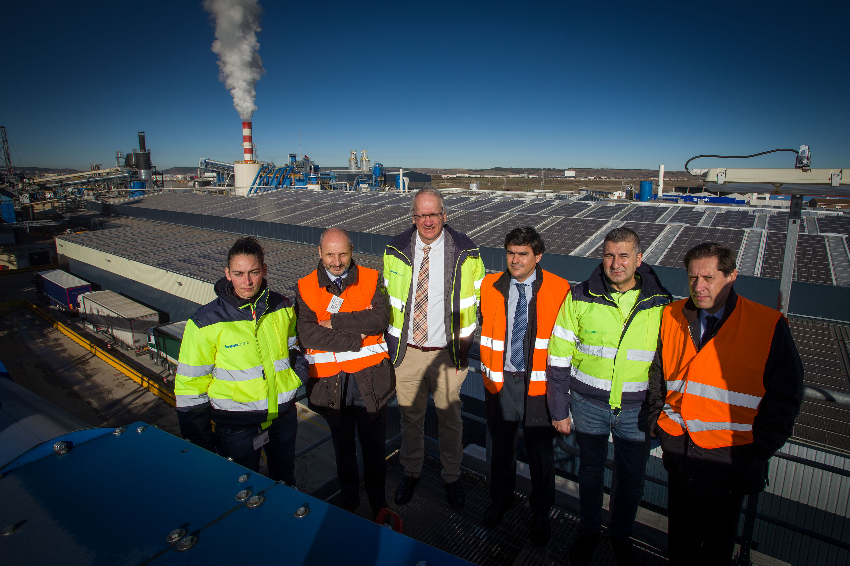 Foto ENDESA X PONE EN FUNCIONAMIENTO LOS 36.000M2 DE AUTOCONSUMO DE KRONOSPAN EN SUS DOS PLANTAS EN ESPAÑA.